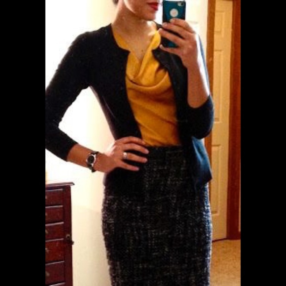 BLACK SKIRT